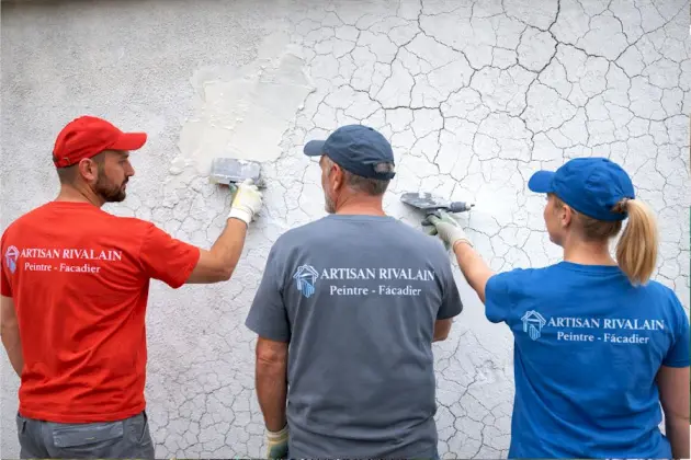 Ravalement de façade avec reprise des zones farinantes – Façadier Peintre 18