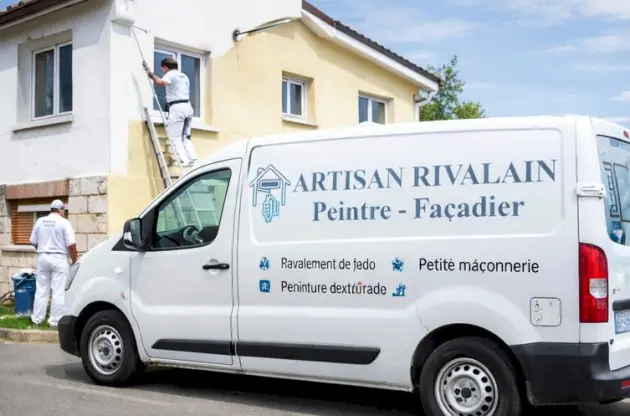 Volets et menuiseries visibles à Orval pour une façade plus cohérente – Façadier Peintre 18